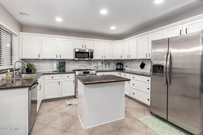 Building Photo - 9696 E Sheena Dr