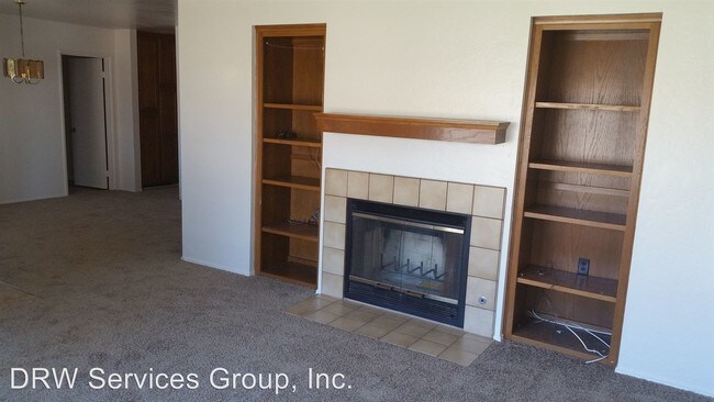 Building Photo - 3 br, 2 bath House - 687 Robert Ave
