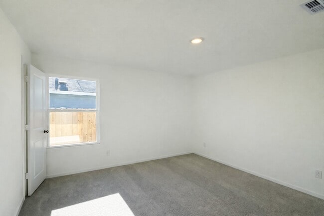 Building Photo - 15684 Plum Brk Dr