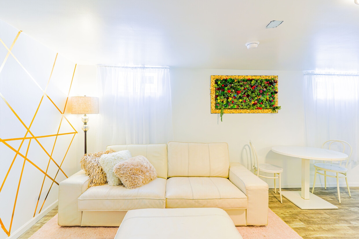 393 Geranium Ave E Unit Fully furnished apartment, Saint Paul, MN 55130