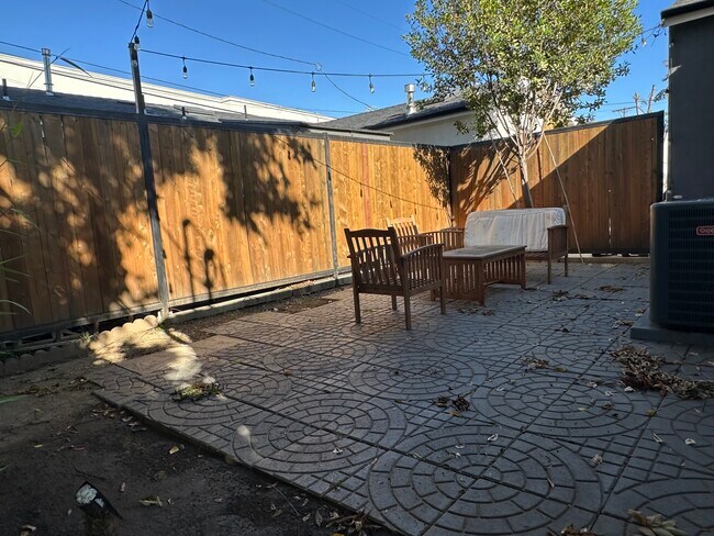 Foto del edificio - 8525 Hargis St