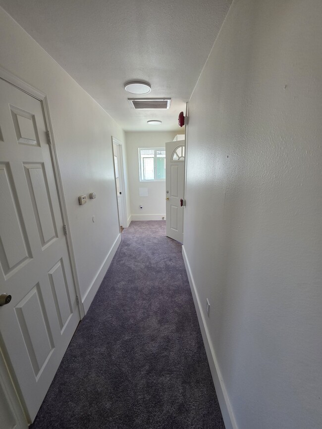 Building Photo - 1008 S Highland Ave