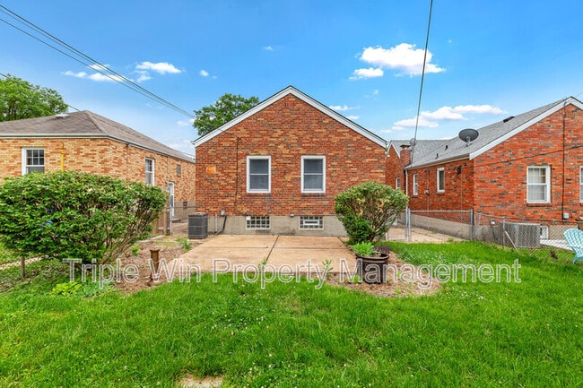 Building Photo - 7035 Plainview Ave