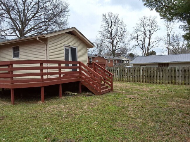 Foto del edificio - Beautiful Cozy 3 Bed, 2 Bath House located in the heart of Elizabethtown