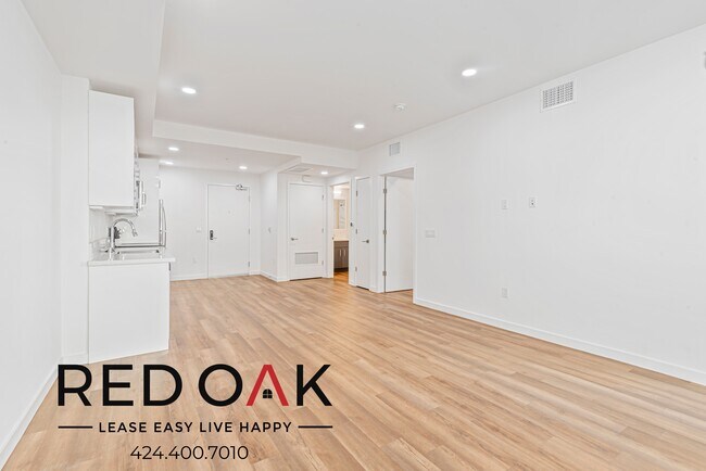 Foto del edificio - Sun-Drenched One Bedroom with Beautiful Fl...