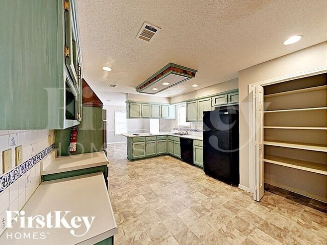 Building Photo - 1053 Boones Hollow Dr
