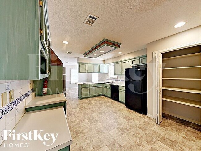 Foto del edificio - 1053 Boones Hollow Dr