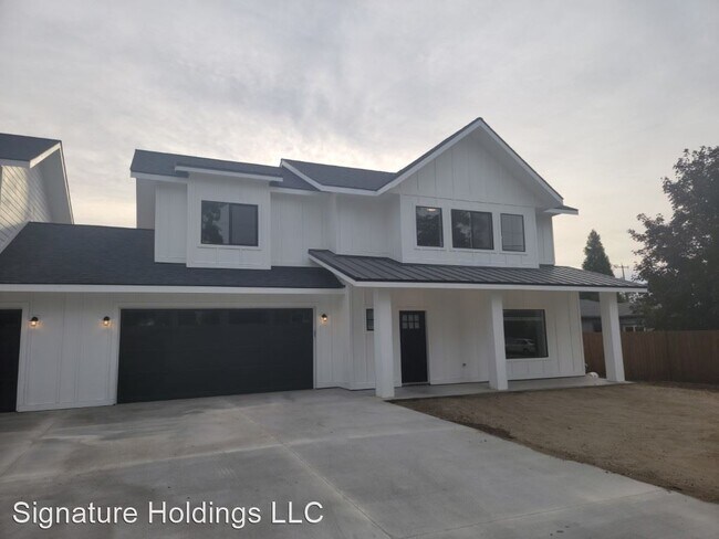Building Photo - 4 br, 2.5 bath House - 12112 N. Freya St.