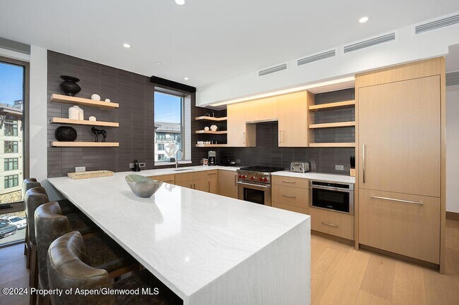 Foto del edificio - 130 Wood Rd