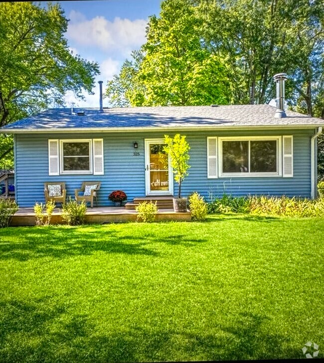 Building Photo - 325 Quantico Ln N