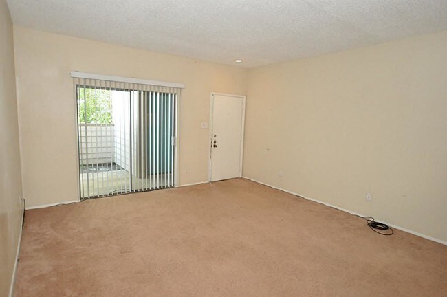 Building Photo - 7011 N Holiday Dr