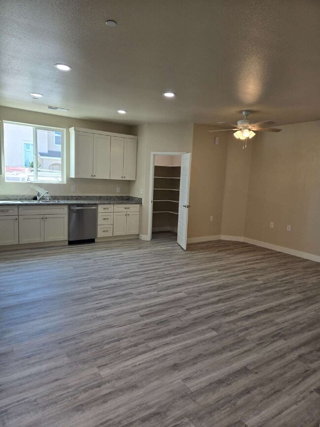 Building Photo - Newly Constructed North Merced Home! Uniqu...