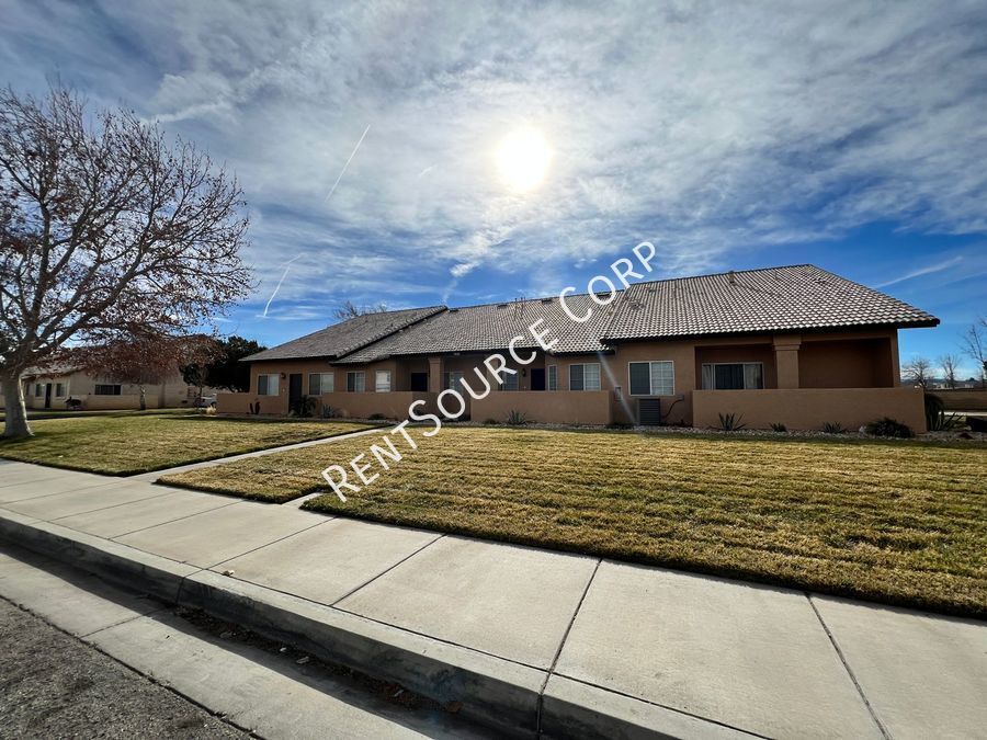 Primary Photo - 2 Bedroom Two Story Town Home for Rent in ...