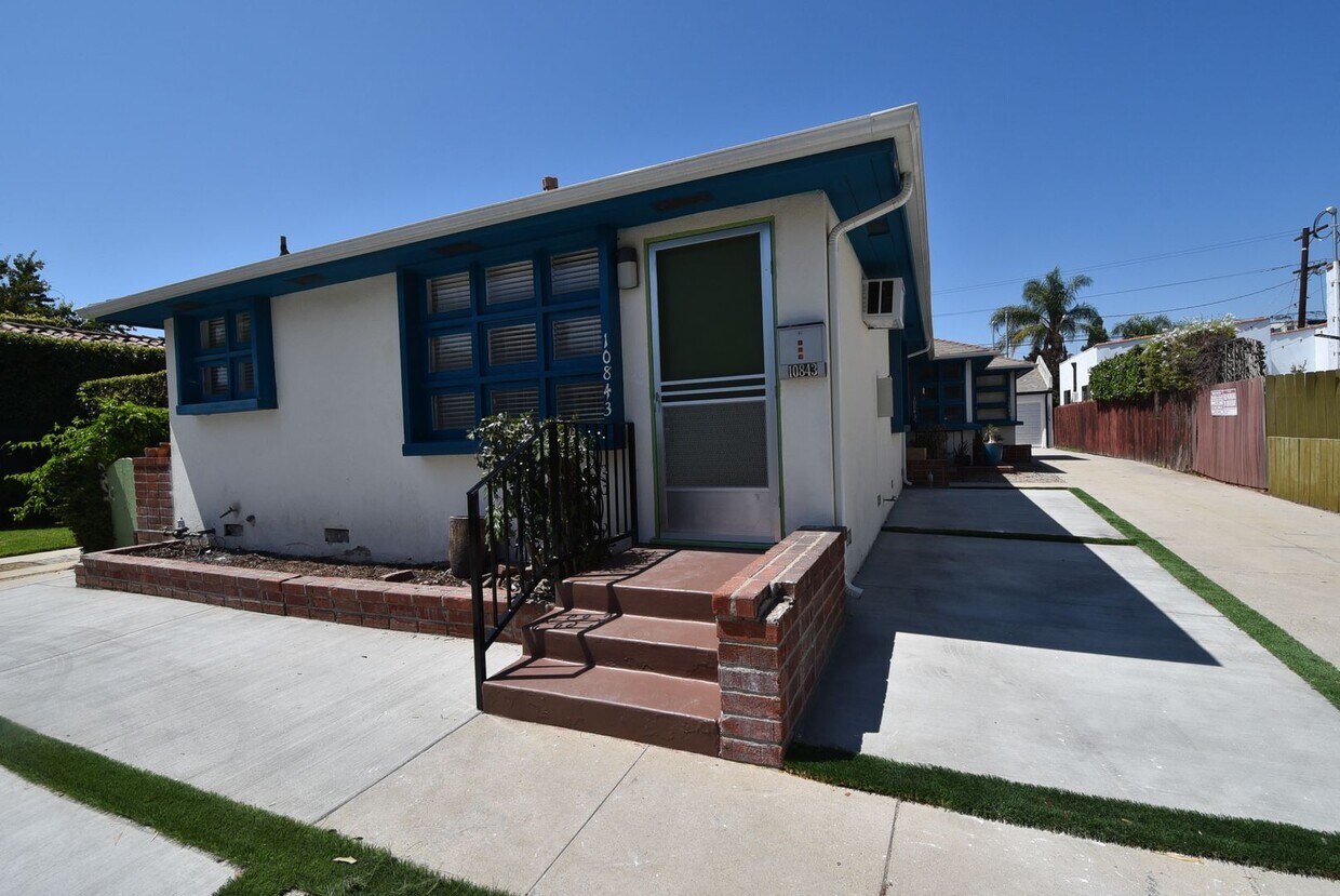 Primary Photo - 10843 Peach Grove St