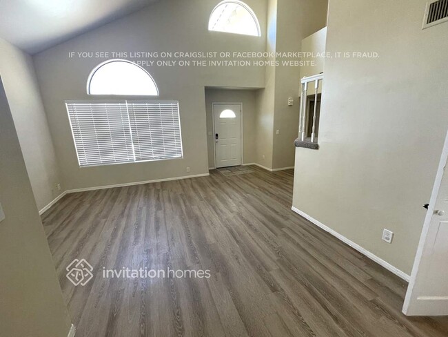 Building Photo - 2017 E Marquette Dr