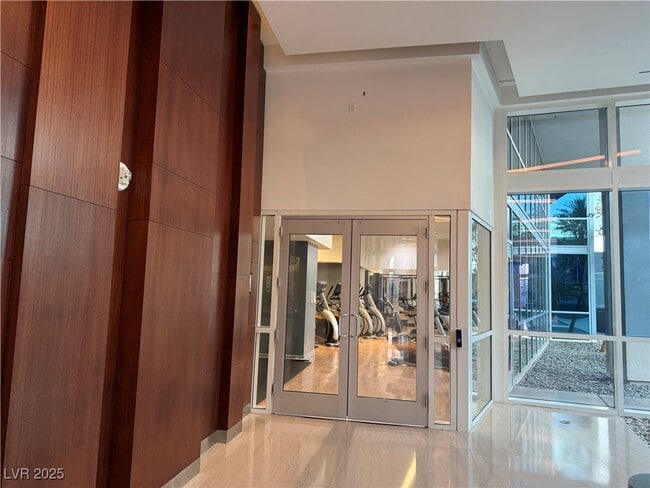Building Photo - 4575 Dean Martin Dr
