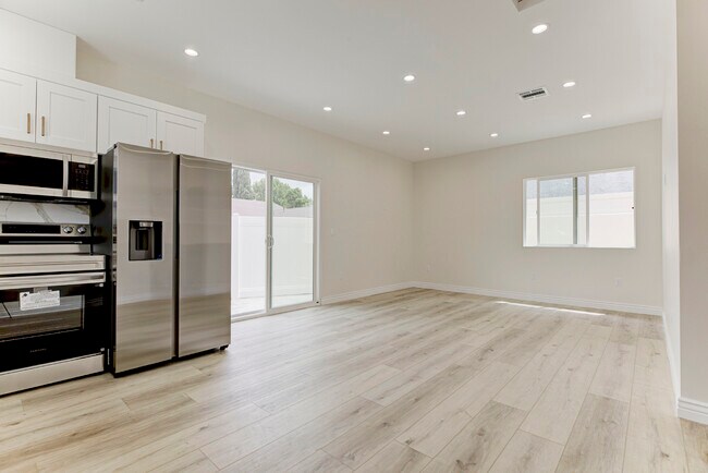 Foto del edificio - 20504 Lull St