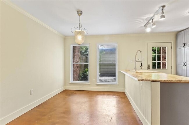 Building Photo - 2663 Toulon Dr