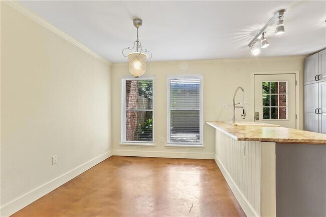 Foto del edificio - 2663 Toulon Dr