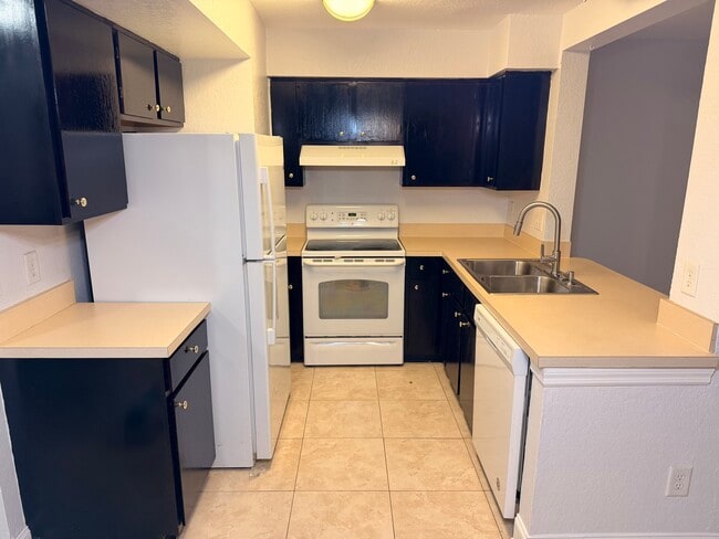 Building Photo - 3904 Brigadoon Cir