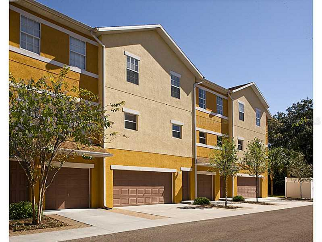 Primary Photo - $300 credit !!! 3 BEDROOM 3.5 BATH STUCCO ...
