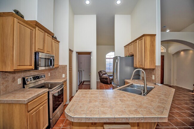 Building Photo - 14532 E 48th Dr