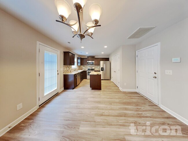 Building Photo - 1655 Crestlawn Tl