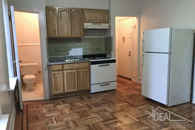 Building Photo - Lovely Studio in Sunset Park!
