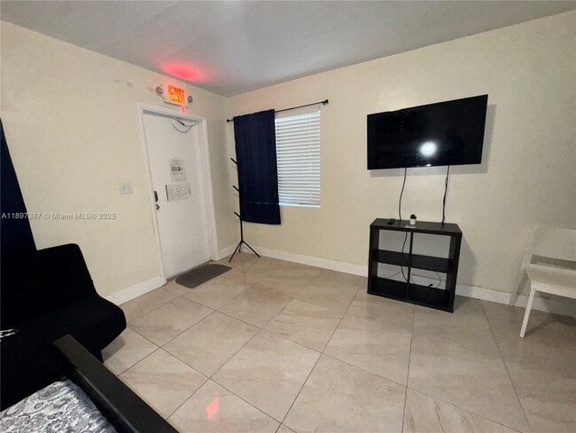 Foto del edificio - 2305 Monroe St