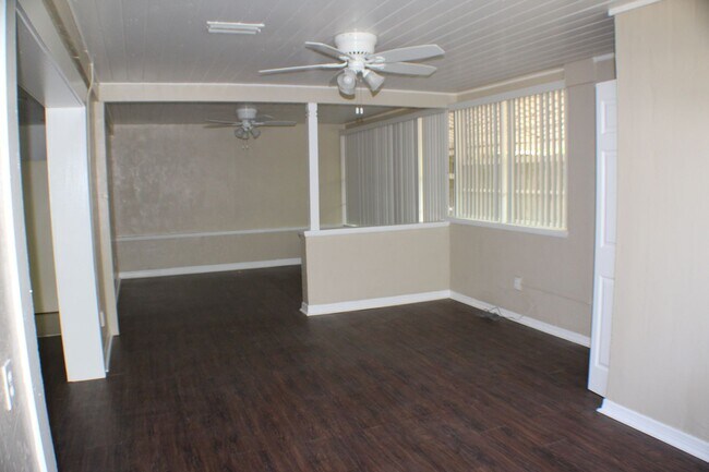 Foto del edificio - 3 bed 2 bath house