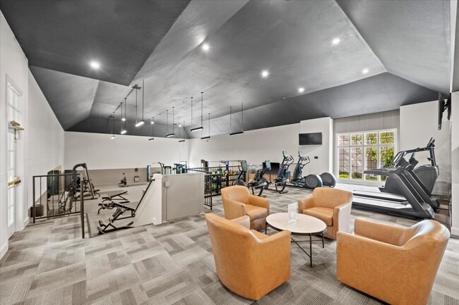 Building Photo - Bradford Pointe