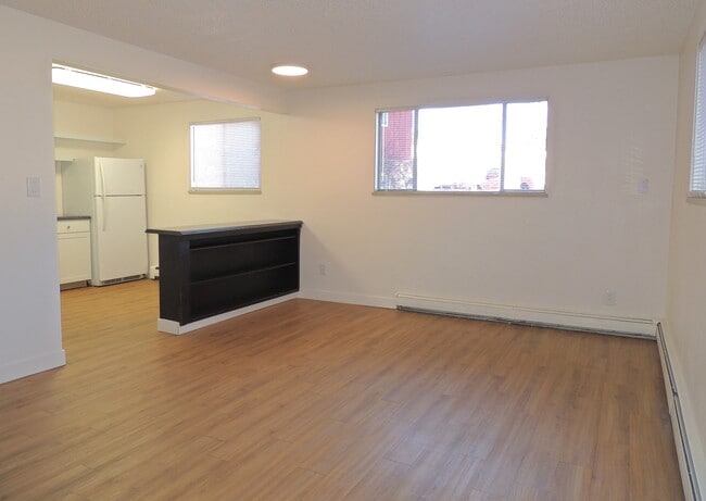 Building Photo - 208 Park Dr