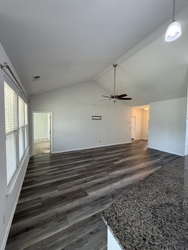 Foto del edificio - "Charming 3-Bedroom Beaufort Retreat in Picket Fences!!"