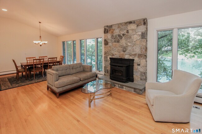Foto del edificio - 34 Forty Acre Mountain Rd