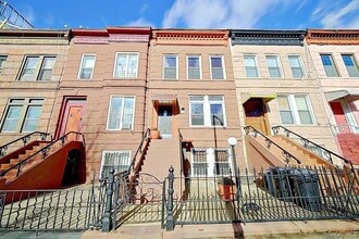 Building Photo - 611 Bainbridge St.