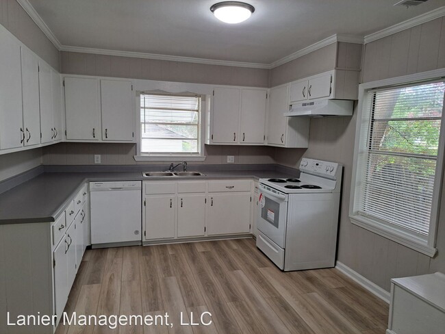 Building Photo - 2 br, 1 bath House - 205 E 2nd St