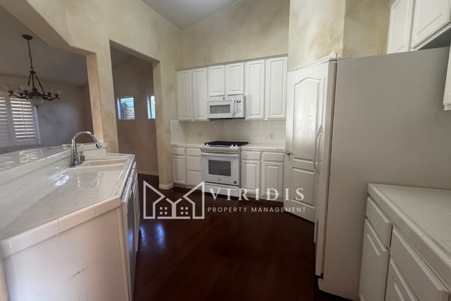 Foto del edificio - 9800 Cabbage Rose Ave