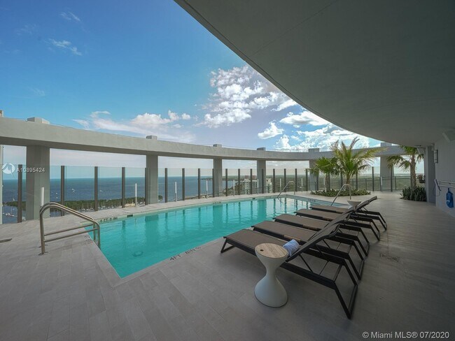 Building Photo - 2831 S Bayshore Dr