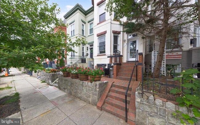 Building Photo - 3633 11th St NW
