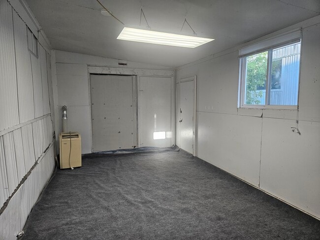 Building Photo - 121 Teakwood St