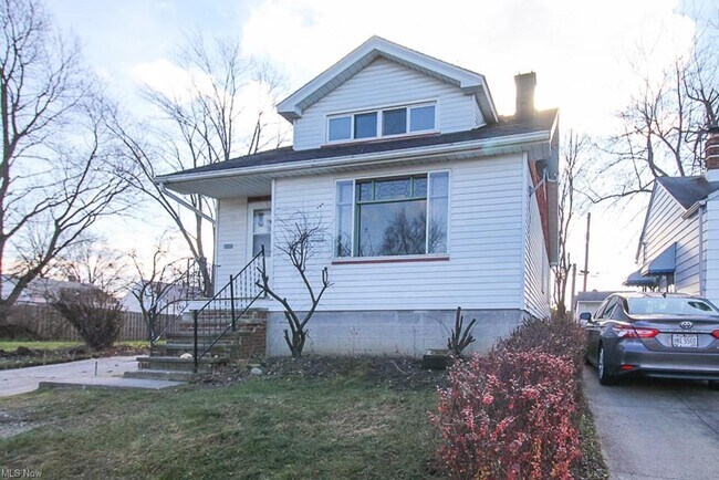 Building Photo - 12414 Reindeer Ave