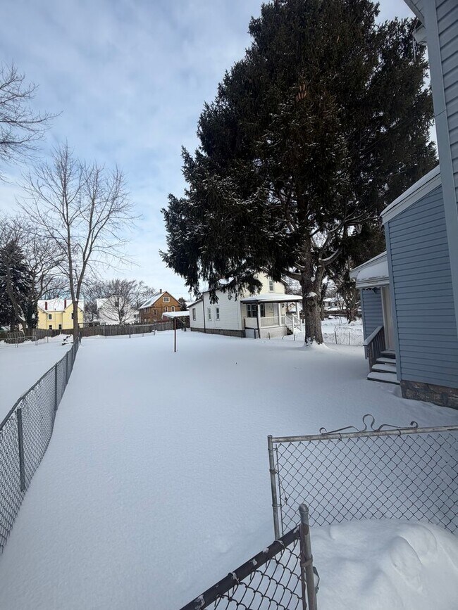 Foto del edificio - Ranch 3 Bedroom House