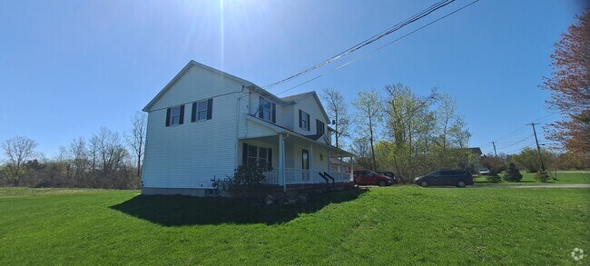 Building Photo - 1671 Bowen Rd