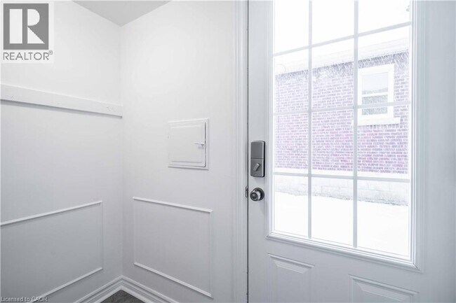 Photo du bâtiment - 356 E 17th St