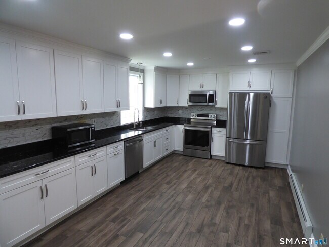 Building Photo - 7 Ridge Ln