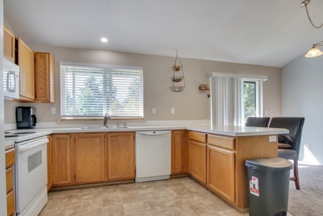 Foto del edificio - 3-Bedroom Home + Bonus Room, Large Fenced Yard & 2-Car Garage — Graham