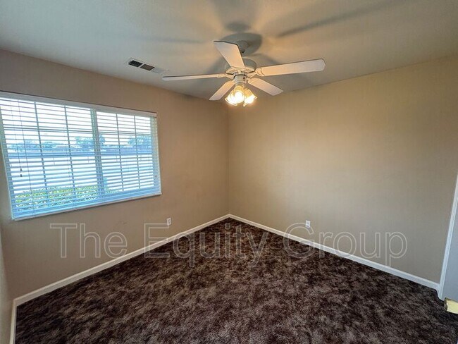 Foto del edificio - 3648 E Mineral King Ave