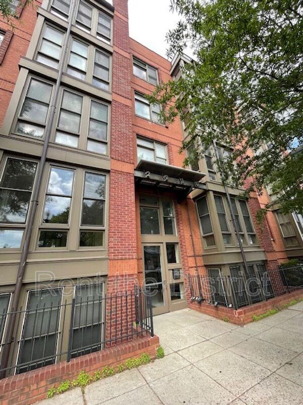 Foto principal - 2910 Georgia Ave NW
