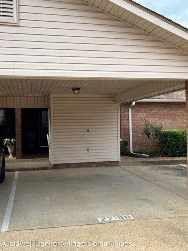 Building Photo - 2 br, 2 bath House - 2715 Greenbriar Dr. U...