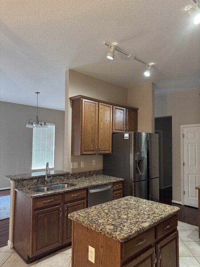 Building Photo - 468 Pinewood Dr